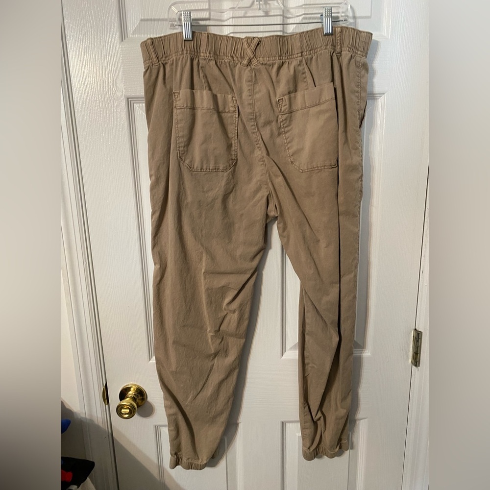 Sonoma womens OX
Khaki utility joggers Excellent condition pockets - Picture 4 of 6